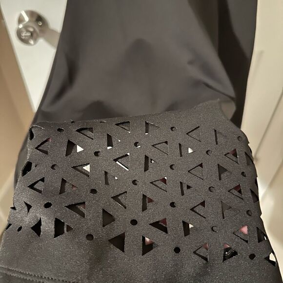 Signature Collection Black Short  Sleeve Dress - Medium Cut out hem - Picture 2 of 6